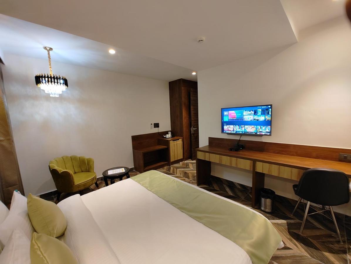 Grand Luxotica By Dls Hotels Dehradun Buitenkant foto